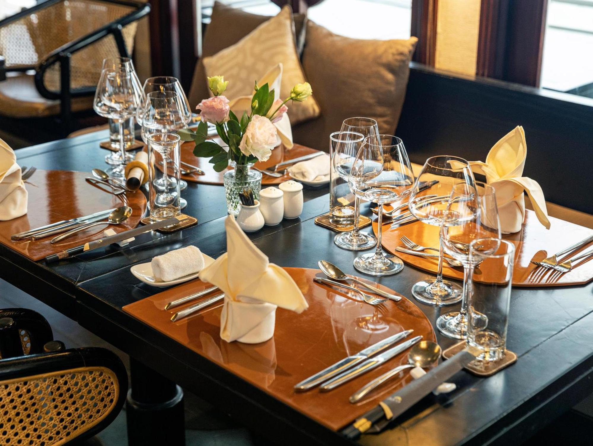 The Au Co Cruise - Managed By Bhaya Cruise  5*